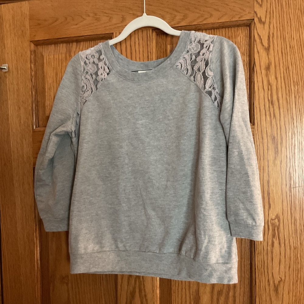 Women’s Iris Los Angeles Grey Lace Shoulder Sweatshirt 3/4 sleeves. Small